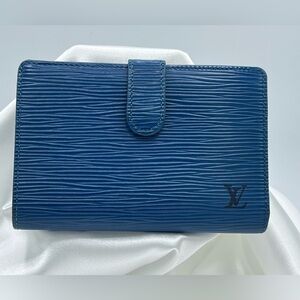 LOUIS VUITTON Myrtille Toledo Blue Epi
Leather Wallet *Discontinued*